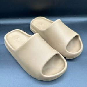 yeezy slippers beige